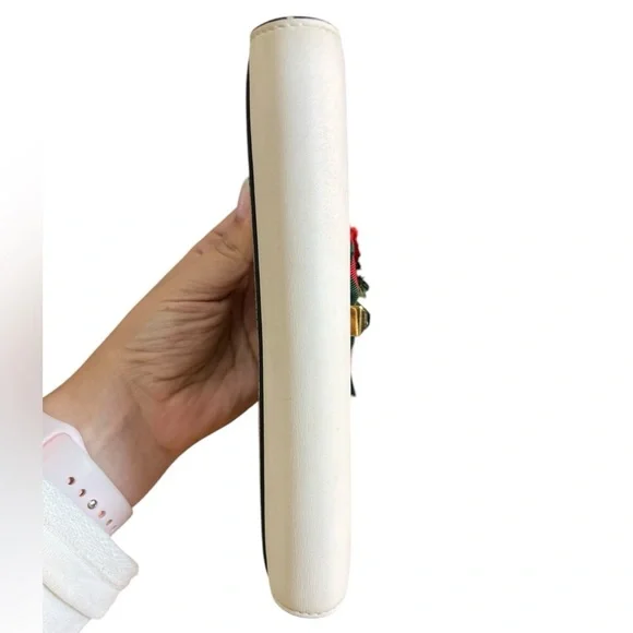 Gucci GG Supreme Continental Wallet in white, tan and red & green bow - Picture 3 of 11